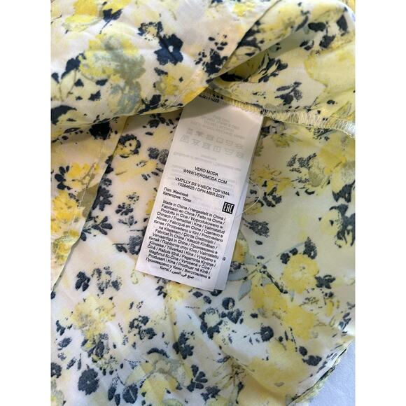 NWT Aware by Vero Moda Tilly Split Neck Blouse Chardonnay Floral Size Large - Picture 13 of 15